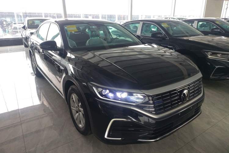 Used Volkswagen Passat New Energy 2025 430 PHEV Hybrid Business Edition Front Right 45 Deg