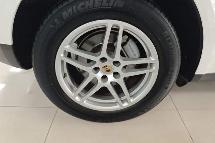 Used Porsche Macan 2017 Macan S 3.0T Right Rear Wheel Hub