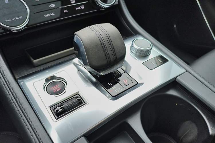 Used Jaguar F-PACE 2021 250 PS Gear Lever