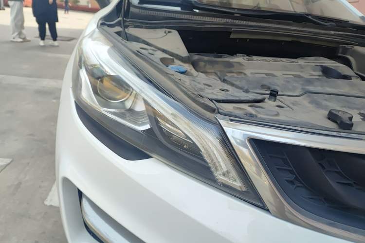 Used Geely Auto Emgrand GS 2016 Sport Edition 1.3T Automatic ZhenShang Model Right Front Headlight