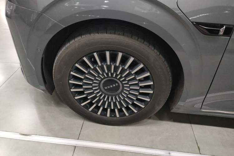 Used Zeekr 009 2024 7-Seater Walk-Through Version Four-Wheel Drive 108 kWh Exterior 4