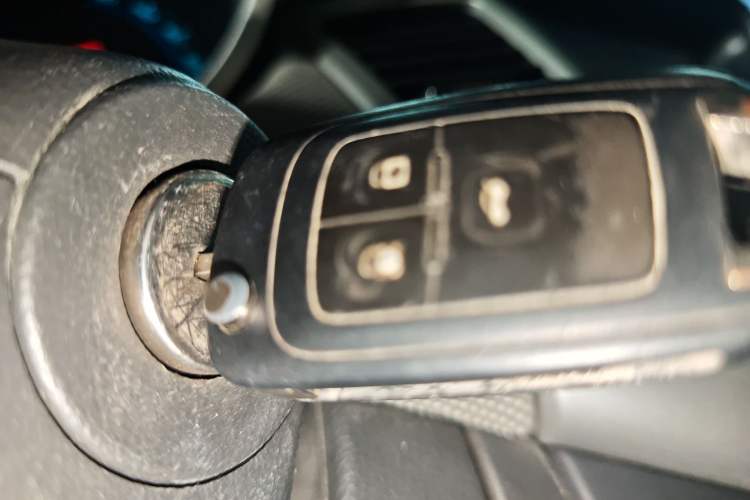 Used Chevrolet Cruze 2013 1.6L SE MT Interior 1