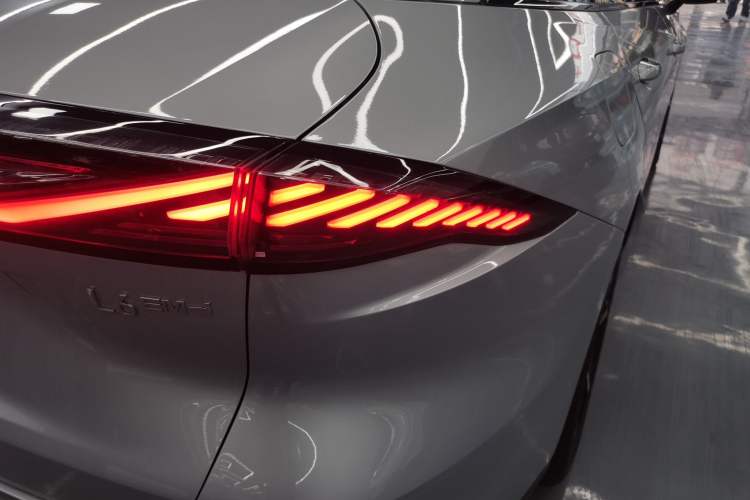 Used Geely Galaxy L6 2025 EM-i 140km Starship Edition
