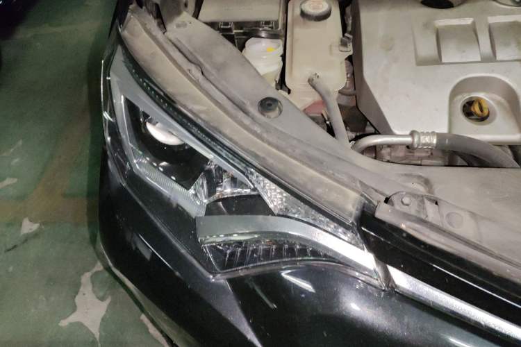 Used Toyota RAV4 2016 2.0L CVT Two-Wheel Drive Fashion Edition China V Standard
