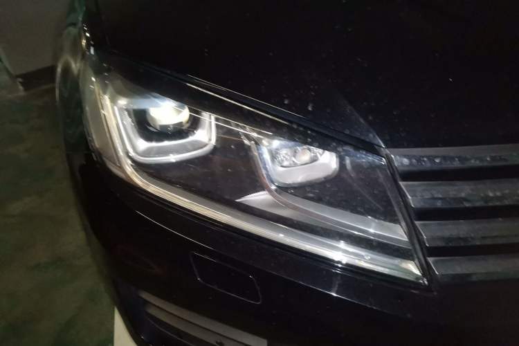 Used Volkswagen Touareg 2016 3.0 TSI Standard Version Right Front Headlight