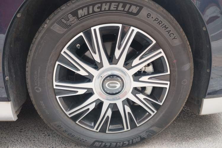 Used GAC Trumpchi E9 2023 E9 Master Model Right Front Wheel Hub