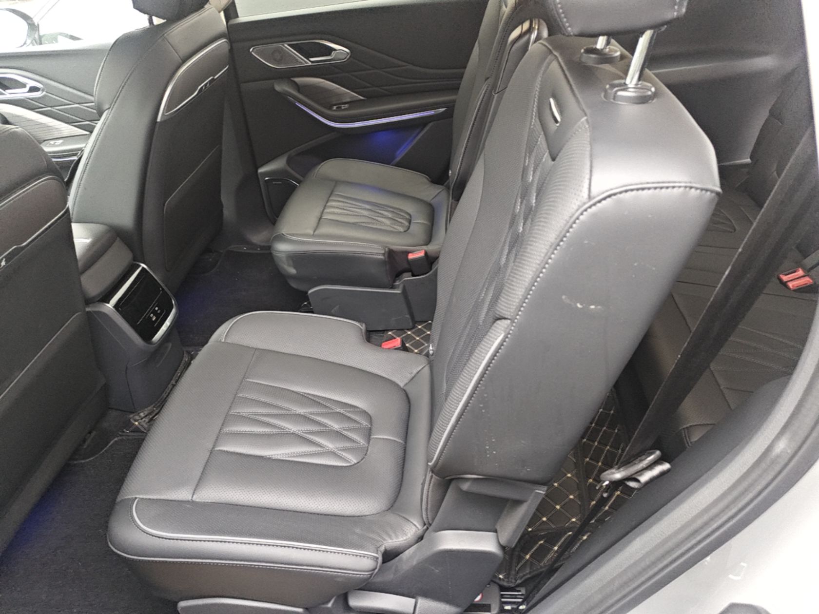 Hongqi HS7 PHEV 2024 2.0T PHEV Four-Wheel-Drive Flagship Edition 6 Seats — снимка 20