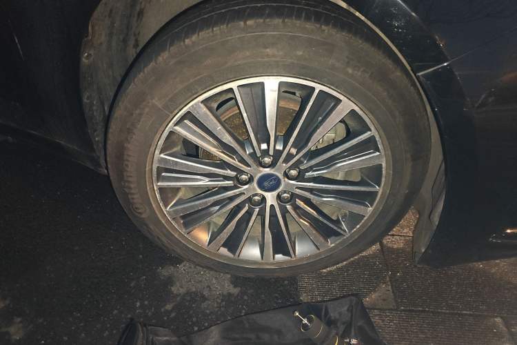 Used Ford Mondeo 2018 EcoBoost 200 Luxury Model Right Front Wheel Hub