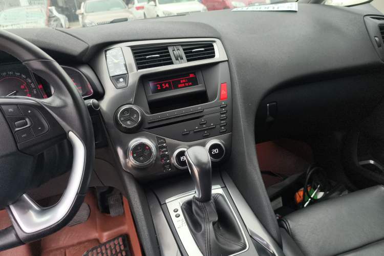 Used DS 5 2013 1.6T Elegant Edition THP160