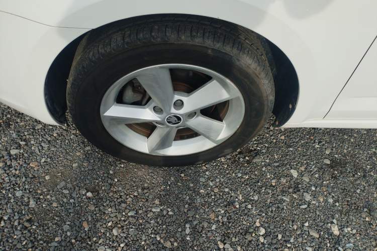 Used Skoda Octavia 2015 1.6L Manual Yijun Edition Left Front Wheel Hub