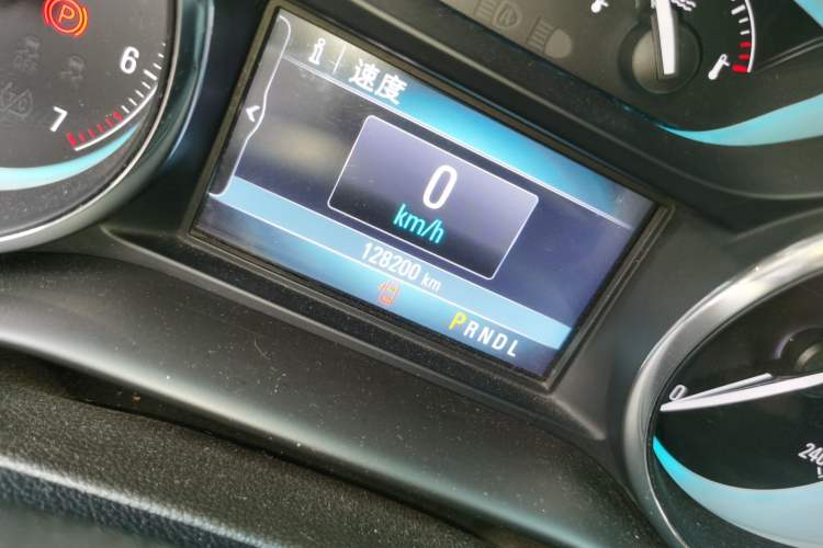 Used Buick Envision 2015 20T Two-Wheel-Drive Elite Model Odometer Close Up