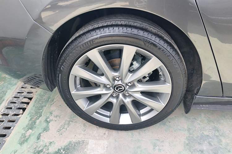 Used Mazda 3 Axela 2021 2.0L Automatic ZhiXuan Edition Right Rear Wheel Hub