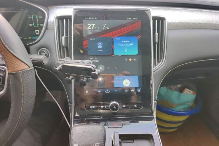 Used Roewe i6 MAX New Energy 2020 1.5T PHEV Cool & Stylish Skyroof Edition Audio And AC Panel