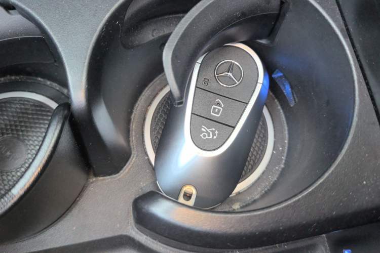 Used Mercedes-Benz GLC 2024 GLC 260 L 4MATIC Luxury Model 5 Seats
