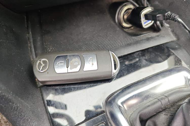 Used Mazda Mazda 3 Axela 2014 Sedan 1.5L Automatic Luxury Model
