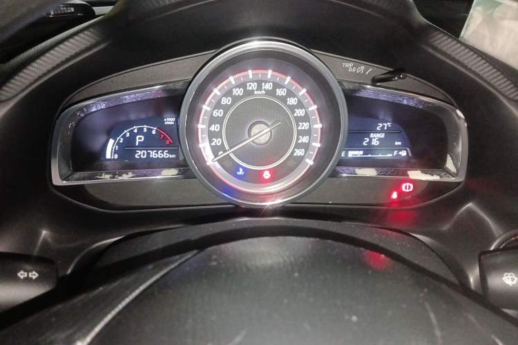 Used Mazda 3 Axela 2014 Sedan 1.5L Automatic Comfort Model
