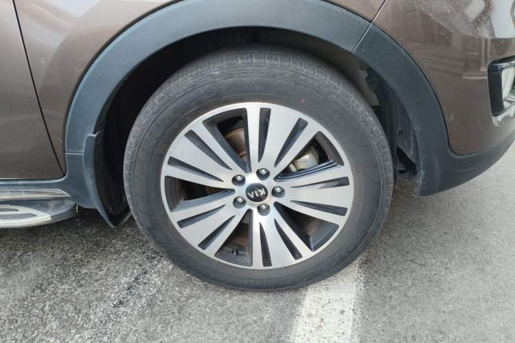 Used Kia Sportage R 2015 2.0L Automatic Two-Wheel Drive DLX Model Exterior 1