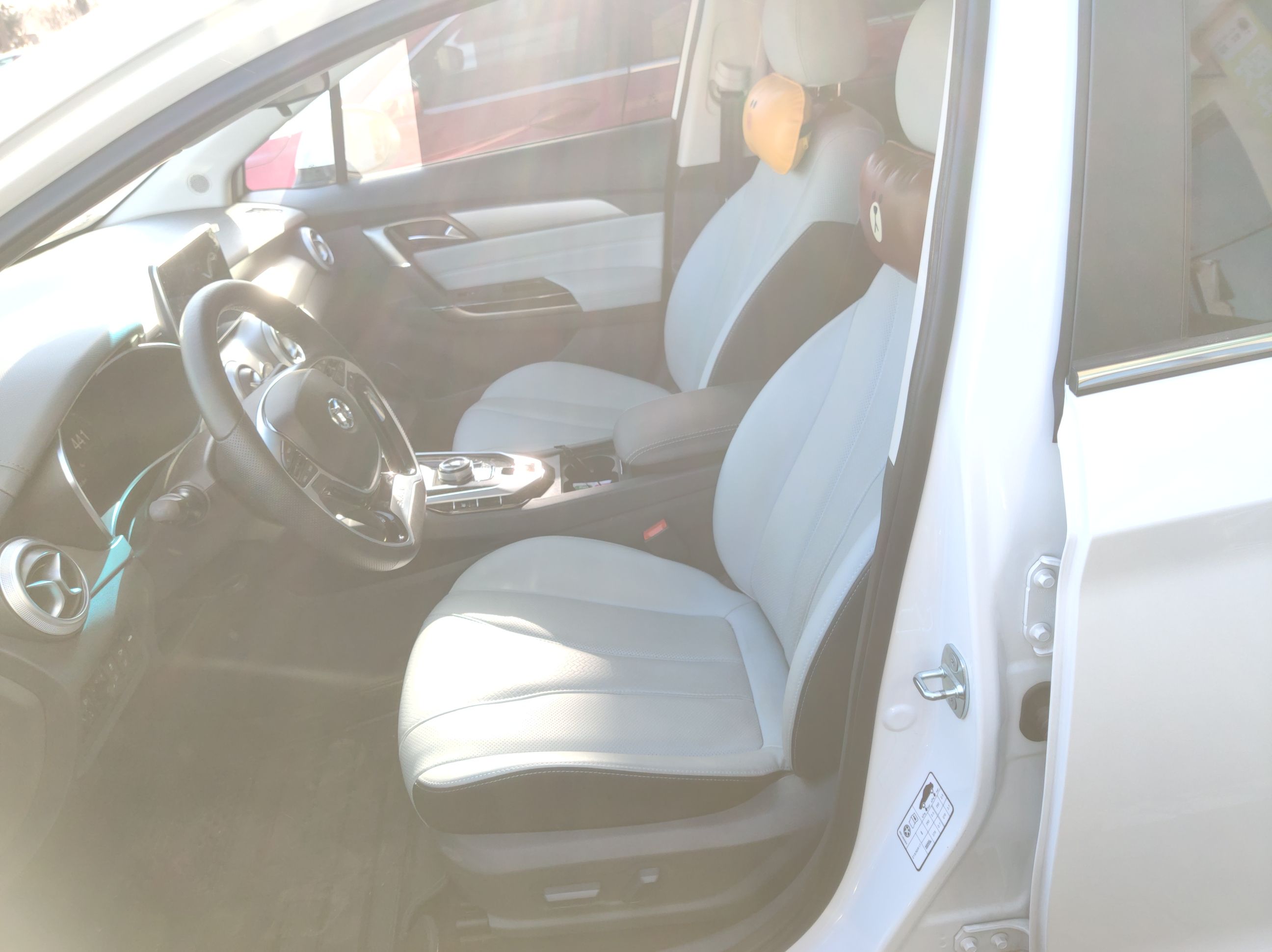 المقاعد الأمامية داخل السيارة