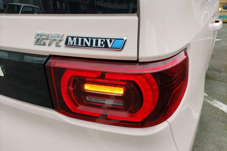 Used Wuling Hongguang MINIEV 2022 Macaron Premium Model – Lithium Iron Phosphate Right Rear Taillight