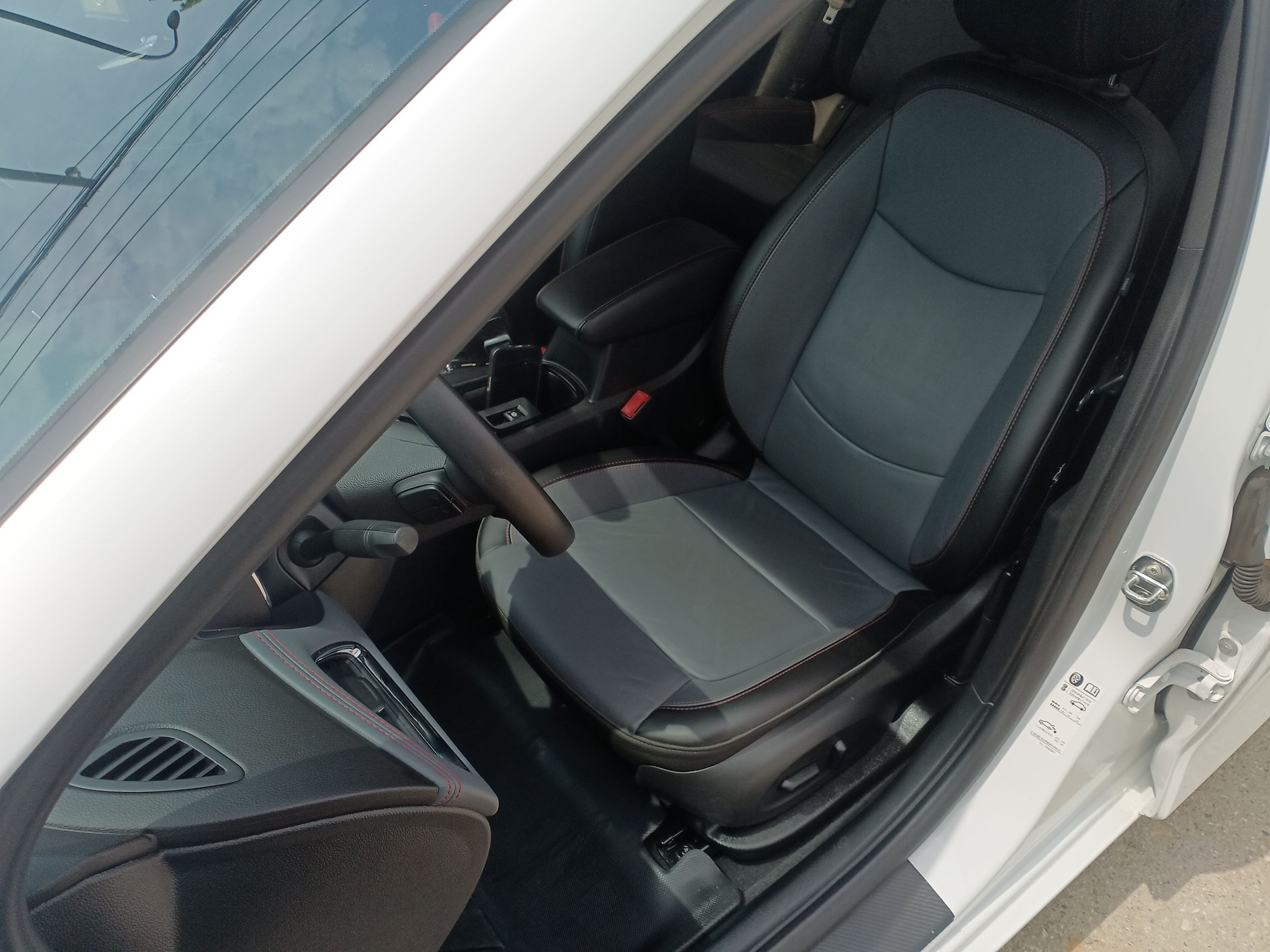 Переднее сиденье в автомобиле