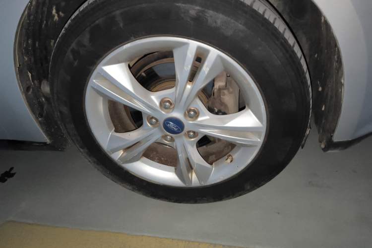 Used Ford Focus 2012 Sedan 1.6L Manual Fashion Edition
