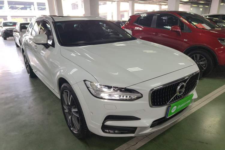 Used Volvo V90 2017 Cross Country T5 AWD Prestige Edition