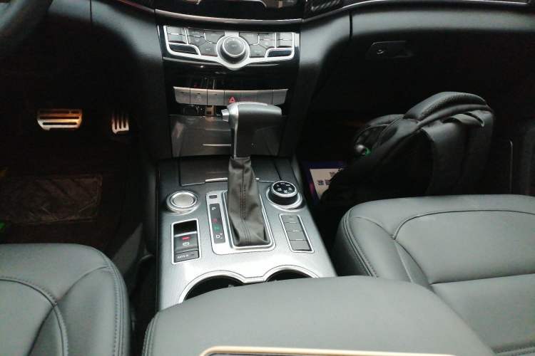 Used Haval H9 2016 2.0T Four-Wheel Drive Elite Version 7 Seats
