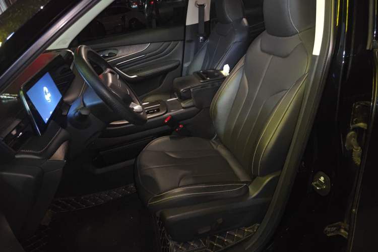 Used Venucia V DD-i 2023 110km iT Version Left Front Seat