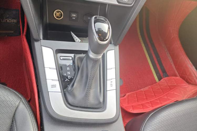 Used Hyundai Elantra (6th Generation / Lingdong) 2020 1.5L CVT Smart & Stylish – Elite Version Gear Lever