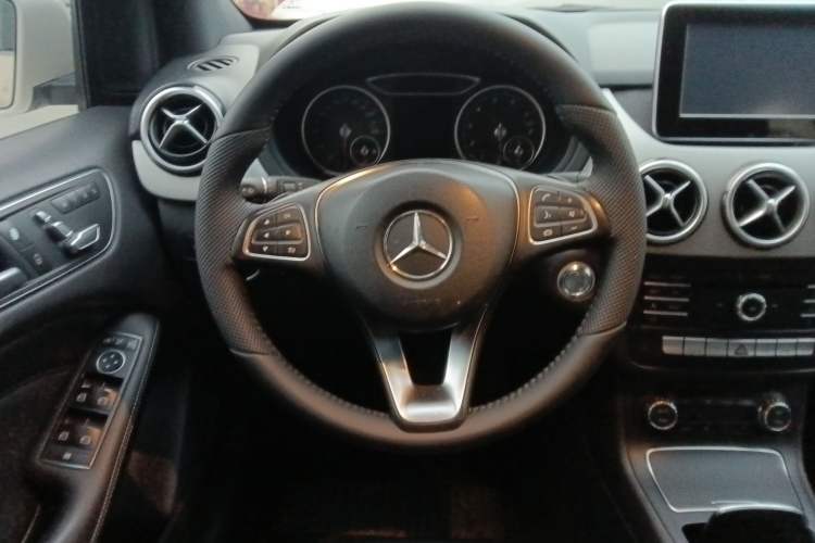 Used Mercedes-Benz B-Class 2015 B 200 Fashion Model Steering Wheel