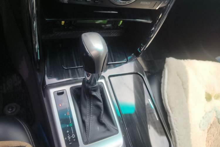Used Toyota Reiz 2010 2.5V Fengdu Elite Edition Gear Lever