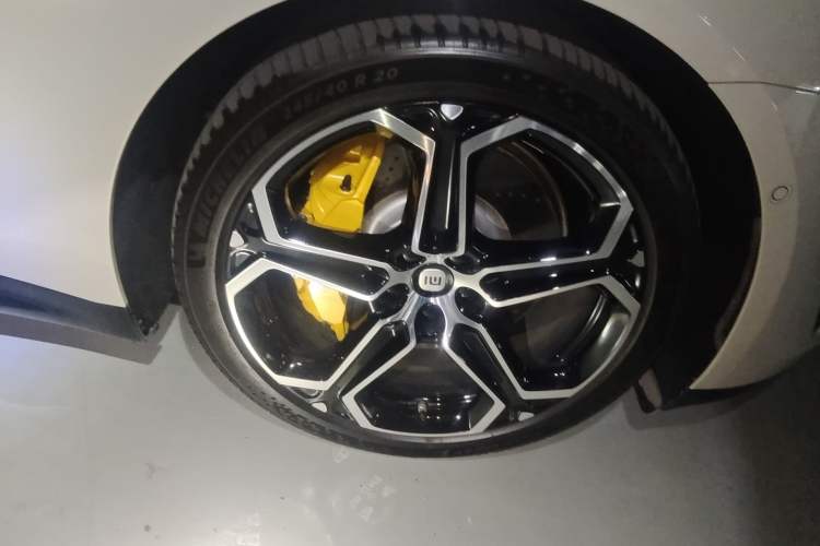 Used Xiaomi Auto SU7 2024 Four-Wheel Drive Ultra-Long Range Advanced Intelligent Driving Max Edition Right Front Wheel Hub