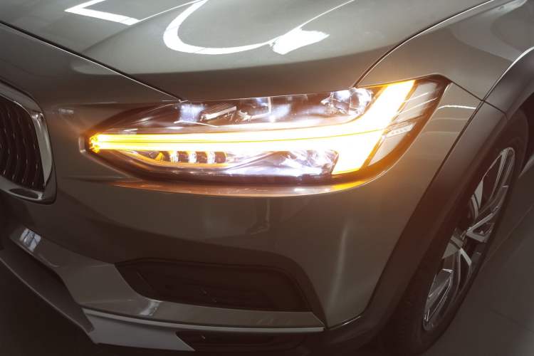 Used Volvo V90 2022 Cross Country B5 AWD Smart Range Edition
