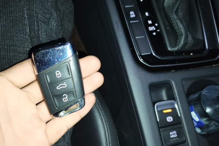 Used Volkswagen Magotan 2018 330TSI DSG Luxury Model Vehicle Key