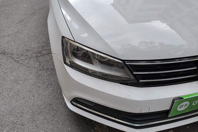 Used Volkswagen Sagitar 2018 1.6L Automatic Comfort Model Right Front Headlight