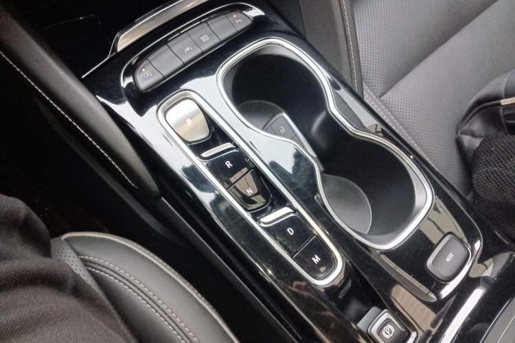 Used Buick Envision 2022 Encore S 652T Two-Wheel-Drive Luxury Model
