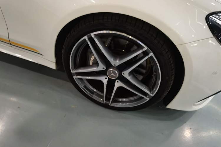 Used Mercedes-Benz C-Class AMG 2015 AMG C 63 Right Front Wheel Hub