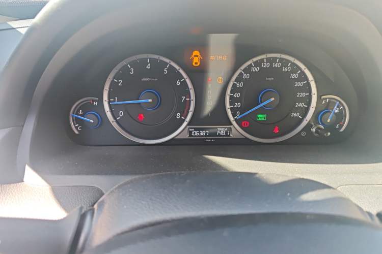 Used Honda Crosstour 2016 2.4L Luxury Edition Odometer Close Up