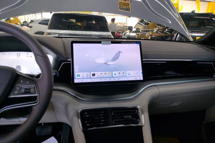 Used BYD Song PLUS New Energy 2025 DM-i 112KM Prestige Model Audio And AC Panel