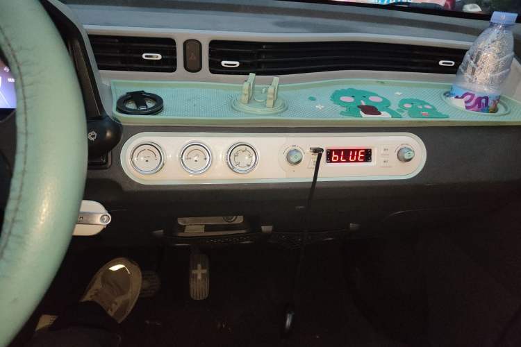 Used Wuling Hongguang MINIEV 2022 Macaron Premium Model – Lithium Iron Phosphate Audio And AC Panel