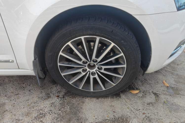 Used Skoda Octavia 2019 1.5L Manual SmartDrive Luxury Edition China VI Standard Right Front Wheel Hub