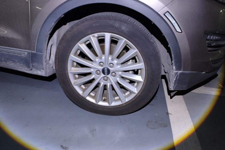 Used Lincoln MKC 2019 2.0T Two-Wheel Drive Luxury Edition China VI Standard Right Front Wheel Hub