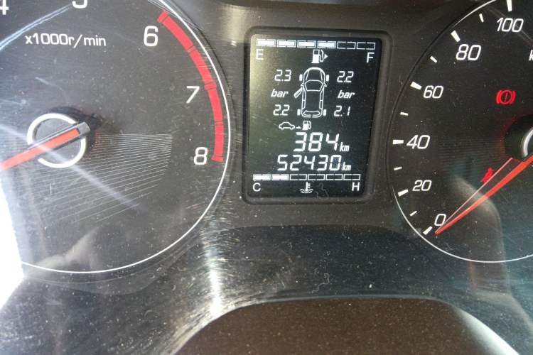 Used Baojun 310W 2017 1.5L Manual Fashion Edition China VI Odometer Close Up