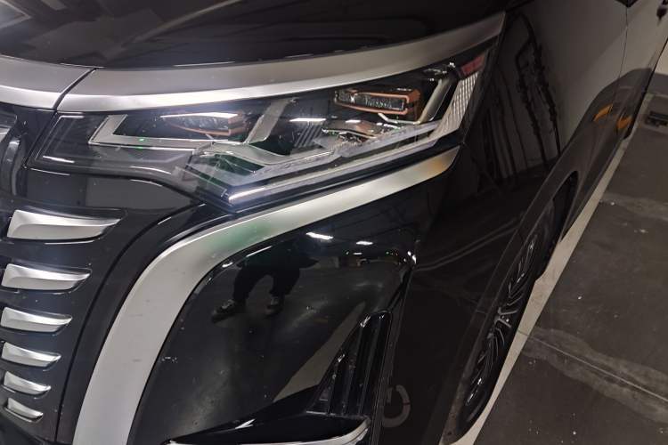 Used Denza D9 2024 DM-i 1050 Luxury Model Left Front Headlight