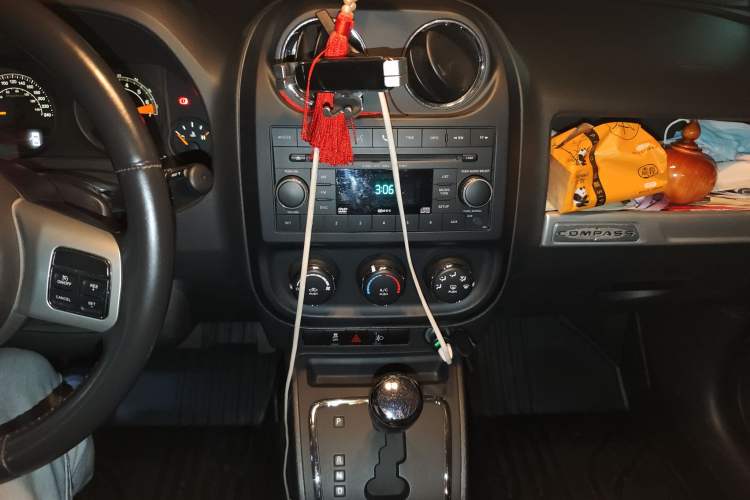 Used Jeep Compass 2014 2.0L two-wheel drive sport version