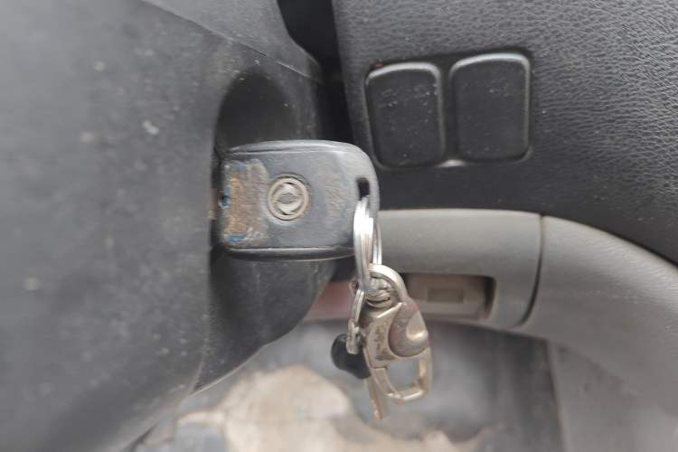 Used FORTHING Lingzhi 2013 M3 1.6L 7-seat Standard Model
