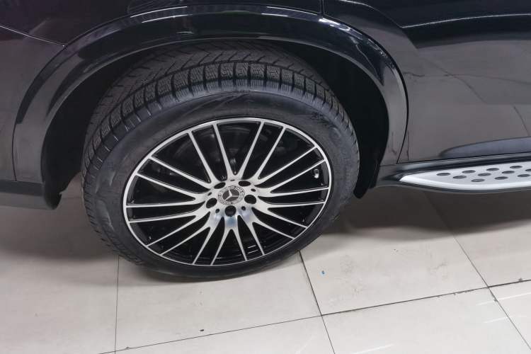 Used Mercedes-Benz GLC 2023 GLC 300 L 4MATIC Luxury 7-Seater Exterior 5