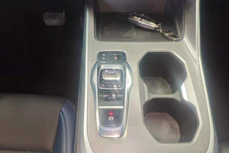 Used GAC Trumpchi GS3 2023 Shadow Speed 270T R-STYLE Edition Gear Lever