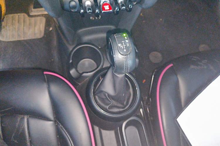 Used MINI 2016 1.2T ONE Five-Door Edition Gear Lever