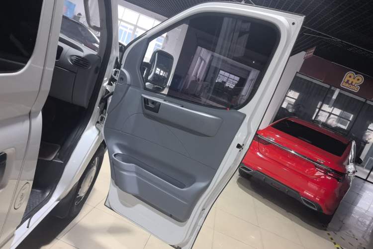 Used SAIC MAXUS Xintu V80 2021 2.0T PLUS AMT City Edition Short Wheelbase Ultra-Low Roof 5/6-Seater
